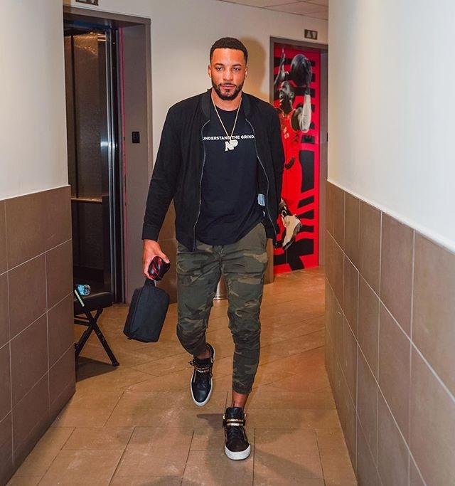 错失登顶！德泽尔比：难以接受比赛结果，我们本该赢球（与榜首失之交臂！德泽尔比：结果难以接受，我们本该带走胜利）