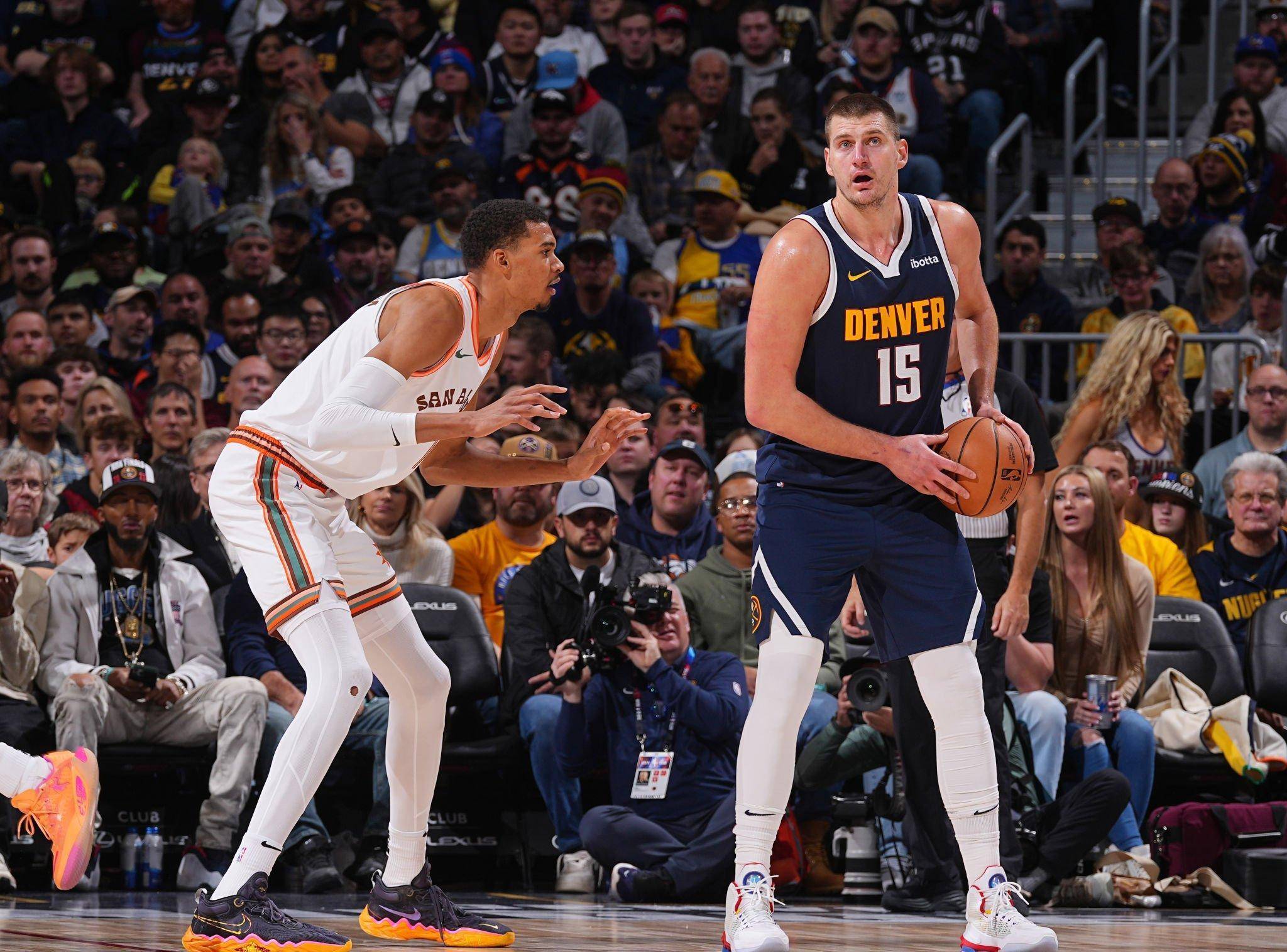 FIFA女足最新排名：中国女足下降一位至世界第17，亚洲第四（FIFA女足排名更新：中国队下滑至世界第17位，位列亚洲第4）