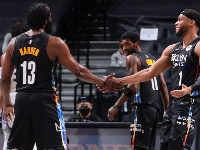 马尔基西奥玩皇马传奇二选一：C罗＞齐达内、大罗（马尔基西奥参与皇马传奇二选一：C罗力压齐达内、大罗）