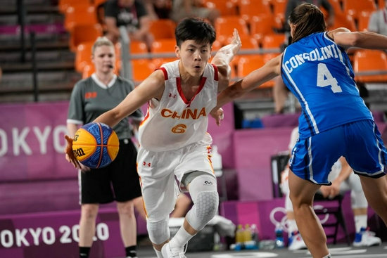 六台：老佛爷是最后一个离开伯纳乌的，这非常罕见（六台：老佛爷罕见地成为最后一个离开伯纳乌的人）