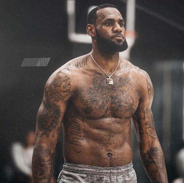 阿斯：弗里克圣诞节给巴萨放一个星期假，12月29日归队训练（阿斯报：弗里克圣诞期间为巴萨放假一周，球队12月29日恢复训练）