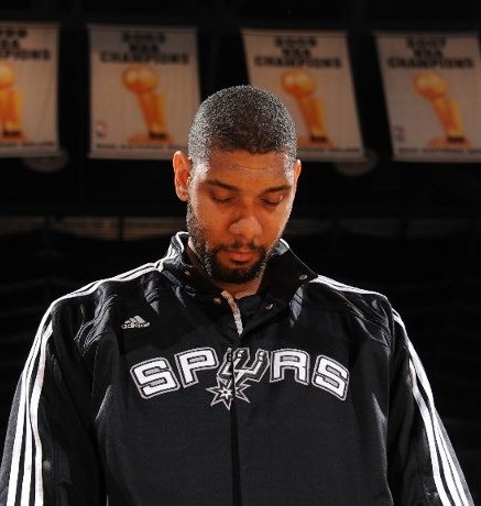 李冰冰三刷新疆滑雪场，明星效应如何引爆冰雪经济？（李冰冰三度打卡新疆滑雪场：明星效应如何带火冰雪经济？）