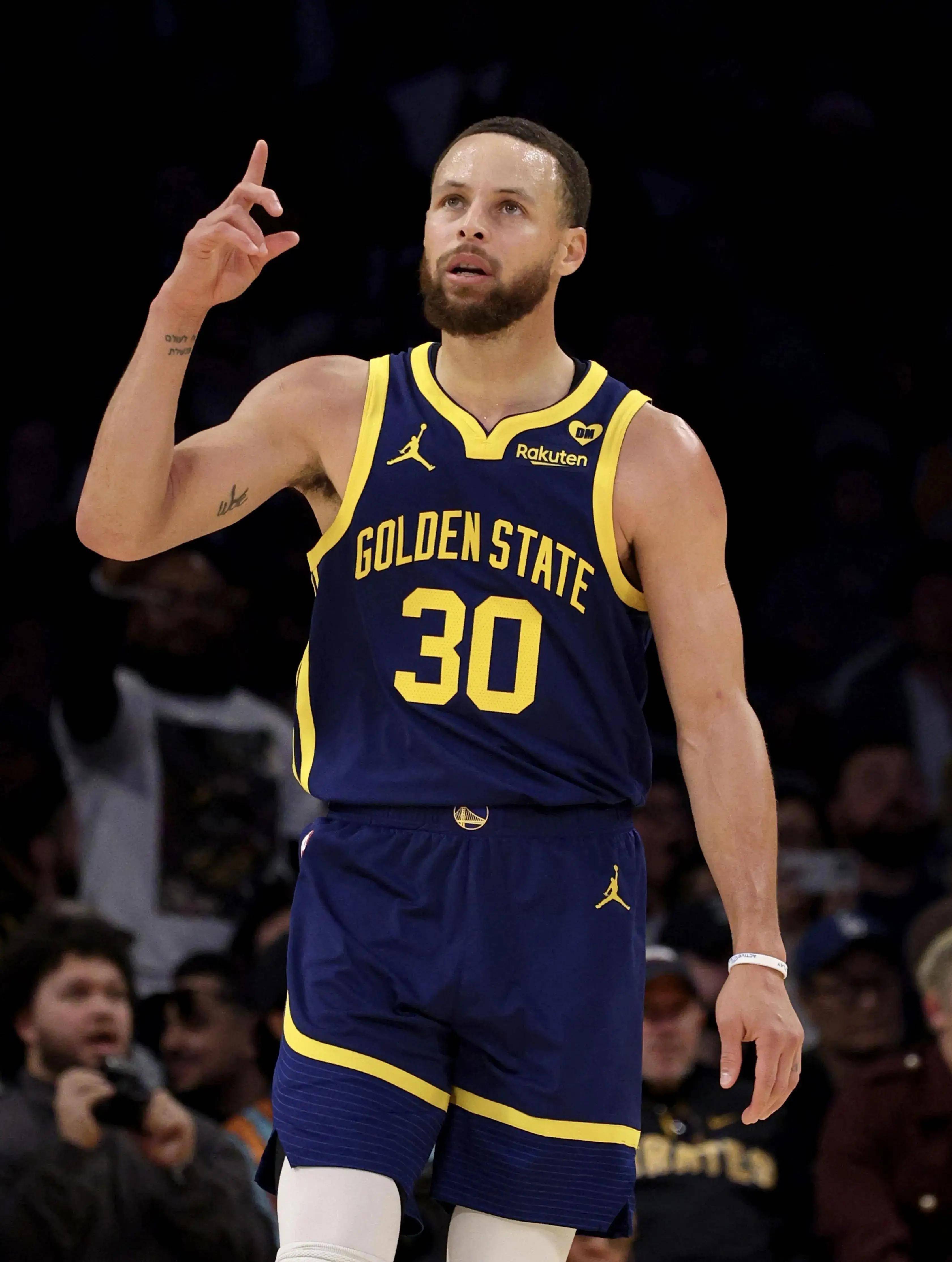 热血，奔赴冠军之路！突破身体桎梏 他们以手为足驰骋赛场（热血逐冠！打破身体枷锁，他们以手代足纵横赛场）